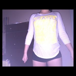 Ame. Eagle yellow and off white quarter length t