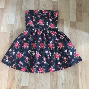 Black/red floral short dress