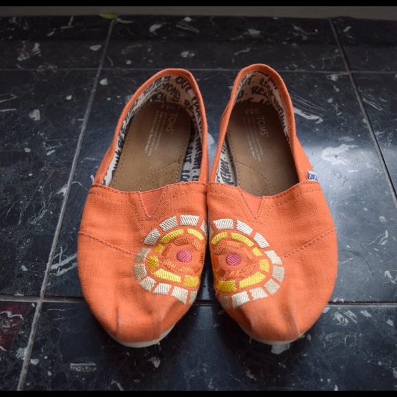 Orange Toms