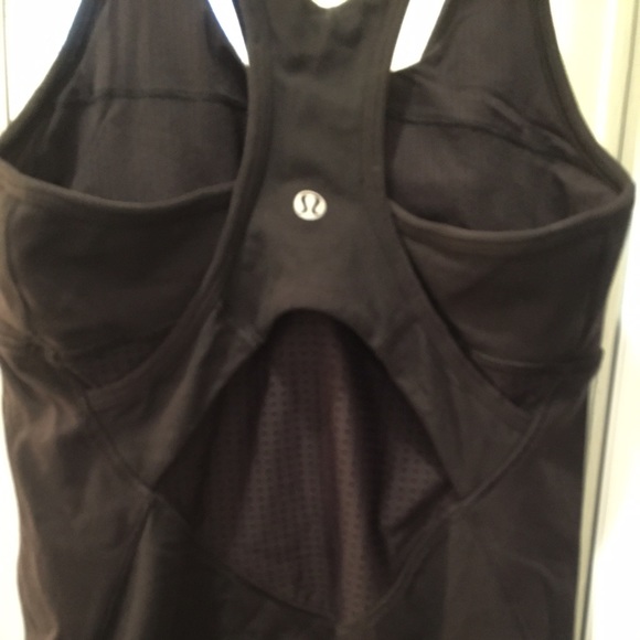 Size 4 Lululemon workout tank - Picture 1 of 4