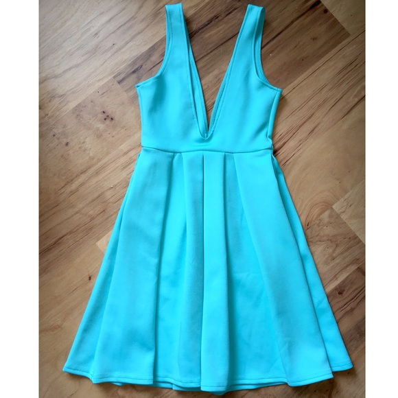 🎉Host Pick🎉 ASOS Plunge Neck Skater Dress XS - Picture 3 of 3
