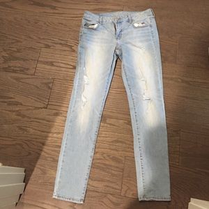 Light wash American eagle jeans