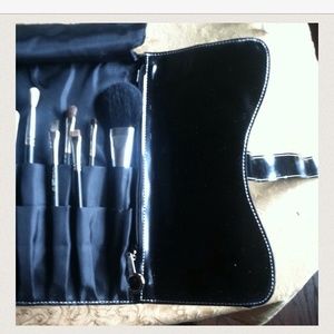 MAC BRUSH CLUTCH/COSMETIC BAG SALE!🎉
