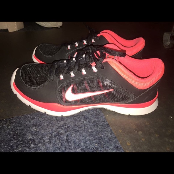 Women's Nike!Great pair of shoes, worn few times.
