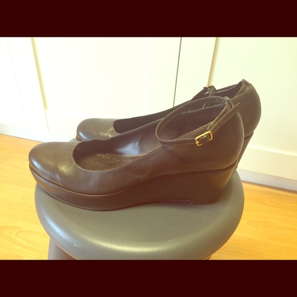 BCBG Girls chocolate brown ankle-strap wedges, 8.5