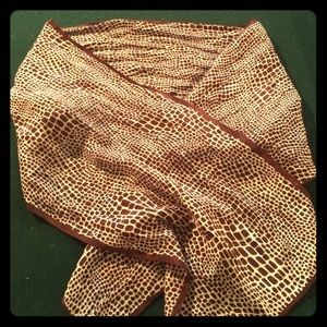 Brown giraffe print scarf