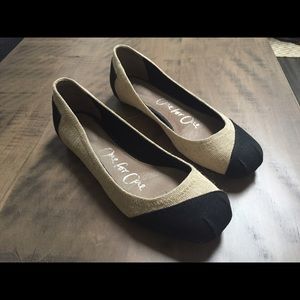 EUC TOMs Cute Flats - size 9