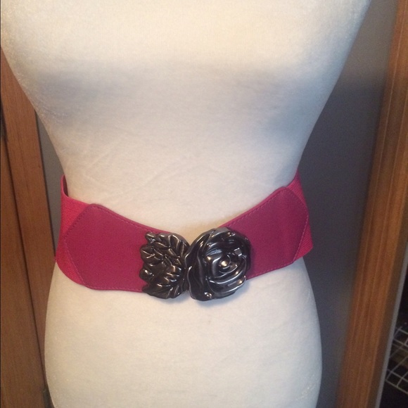 Super cute pink rose belt!
