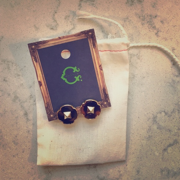 Gold and tortoise shell C-Wonder earrings