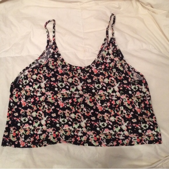 🌸NWOT floral crop top🌸 - Picture 2 of 4