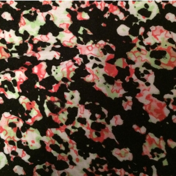 🌸NWOT floral crop top🌸 - Picture 3 of 4