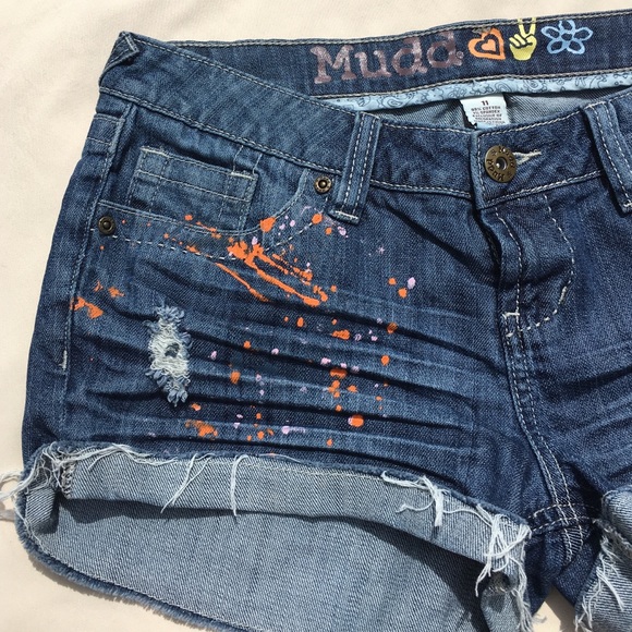 ❌SOLD❌Mudd paint splatter denim cutoff shorts 11 - Picture 2 of 4