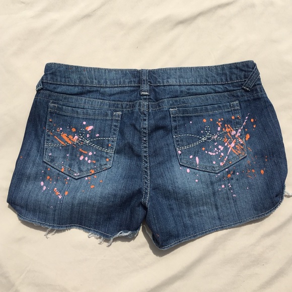 ❌SOLD❌Mudd paint splatter denim cutoff shorts 11 - Picture 4 of 4