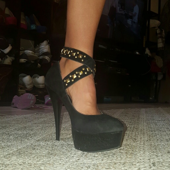 Black and gold strappy platform pump