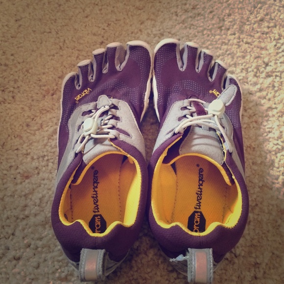 NWOT vibram five finger toe running shoes!