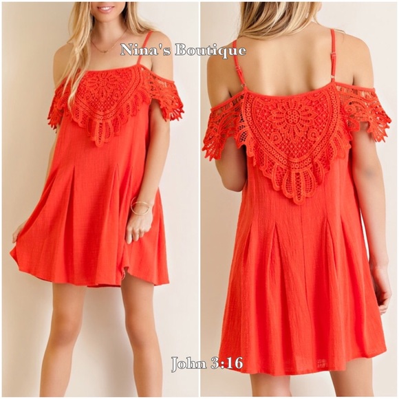 Open shoulder lace dress