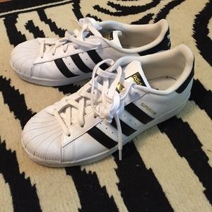 Close To BRAND NEW clean/no stain ADIDAS SUPERSTAR