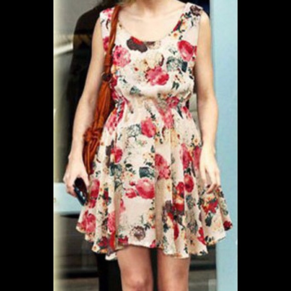 ❗FINAL PRICE❗Scoop Collar Sleeveless Floral - Picture 3 of 3