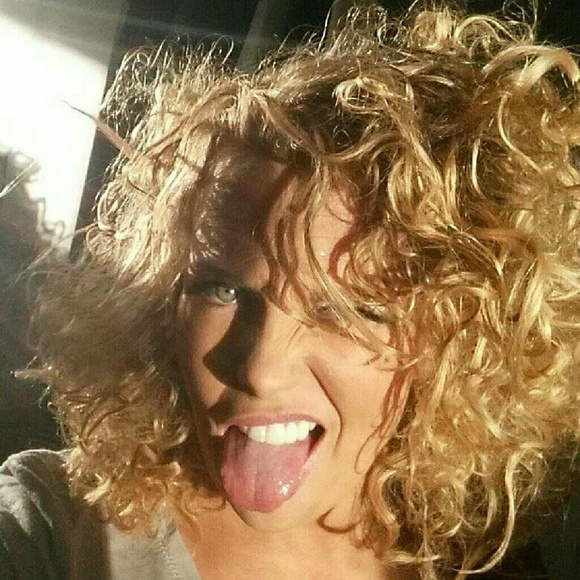 Meet your Posher, Jessica - Picture 3 of 4