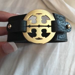 Tory burch leather bracelet. Read description :)