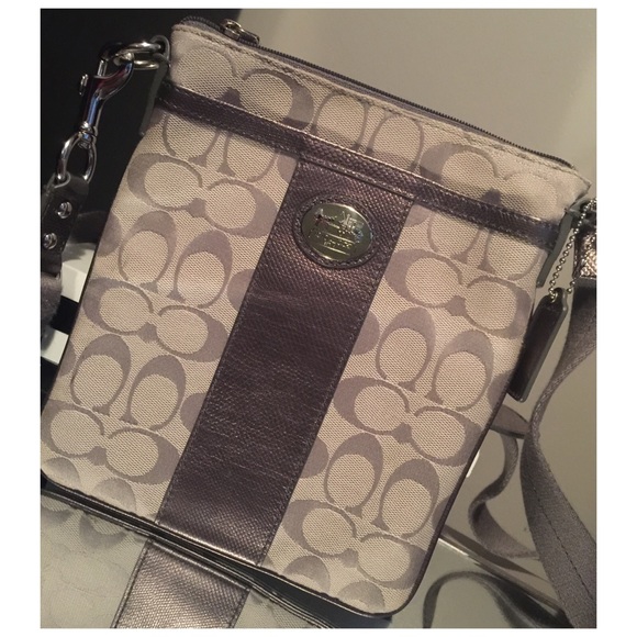 Coach Signature Swingpack Crossbody