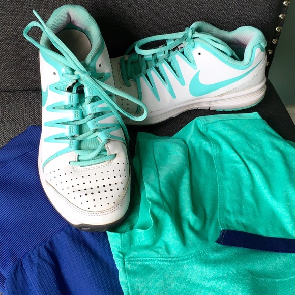 Nike Shoes - Nike Vapor Court sneakers