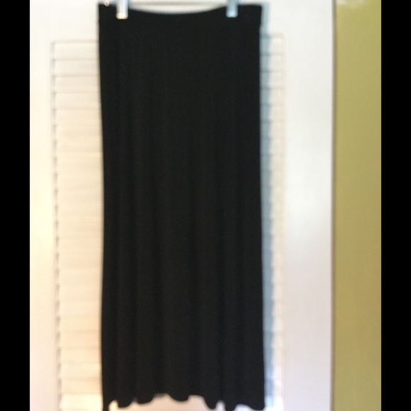 ✅ Covington Black Maxi Skirt - Picture 2 of 2