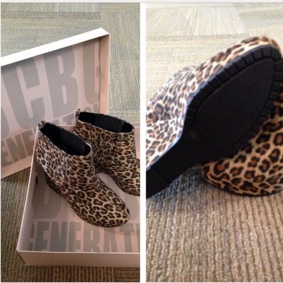 BCBGeneration leopard booties - Picture 4 of 4