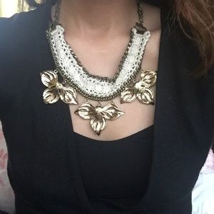 Anthro Gaura Bib necklace