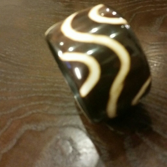 Stunning  Bone Bracelet - Picture 1 of 2