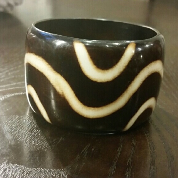 Stunning  Bone Bracelet - Picture 2 of 2