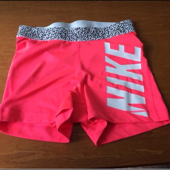 NWOT Pink Nike Pros
