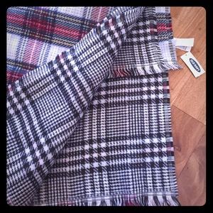 Old navy oversized scarf blanket. New with tags!