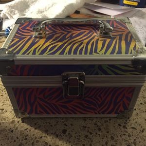 Zebra print, accessories box.