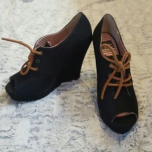Black Fabric Wedge