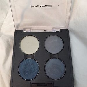 MAC 4 shade shadow palette in grey tones