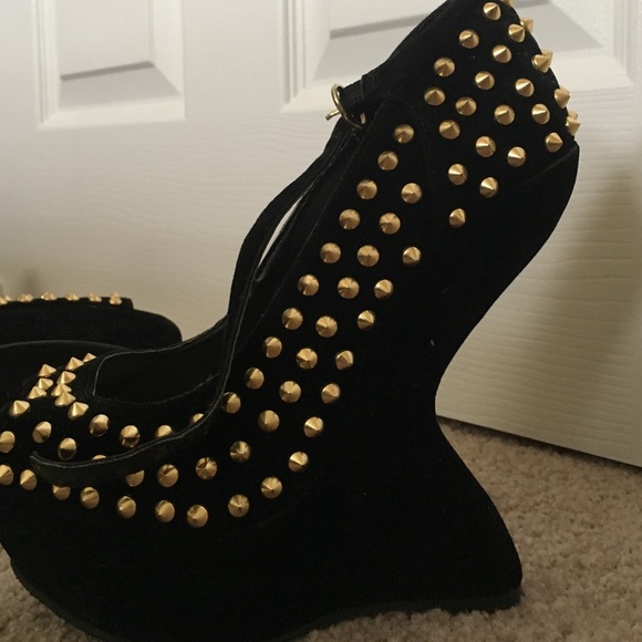 Black studded wedges - Picture 2 of 2