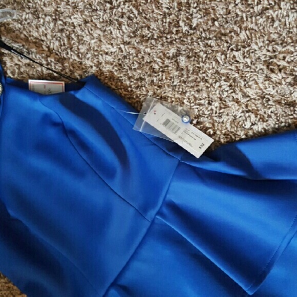 Dress - Picture 2 of 4