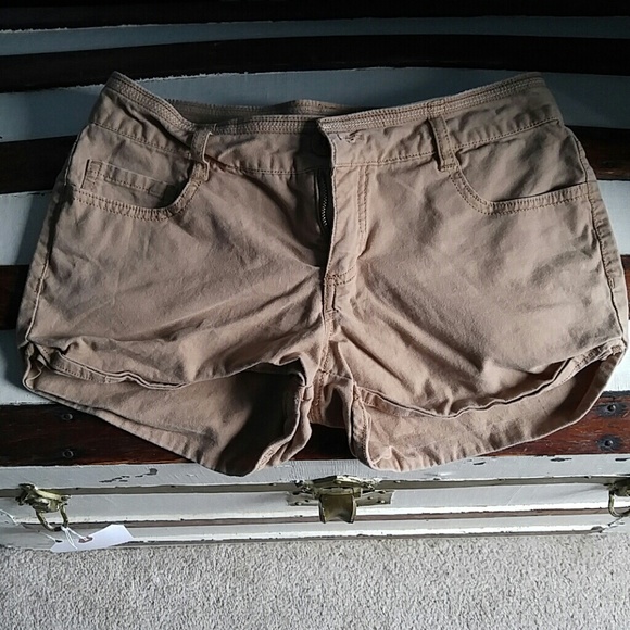 Khaki shorts - Picture 1 of 2