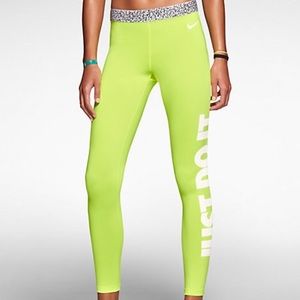 Nike Leggings in Volt size small
