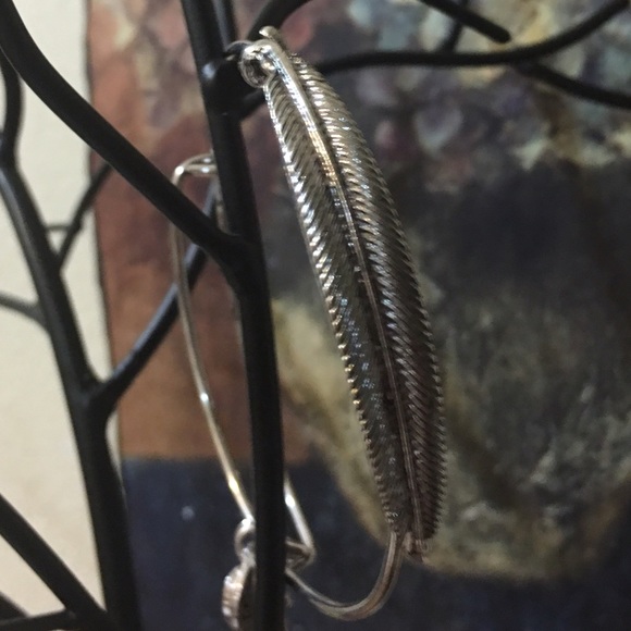 ❌SOLD❌💕Silver Quill Feather💕 - Picture 3 of 3