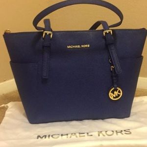 Michael Kors Top Zip Jet Set Tote