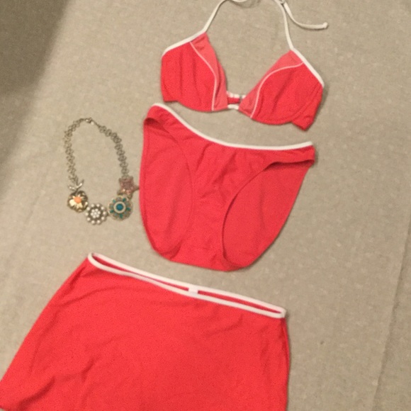 Victoria's Secret Other - 🇺🇸SALE NWOT. Victoria Secret bikini ensemble
