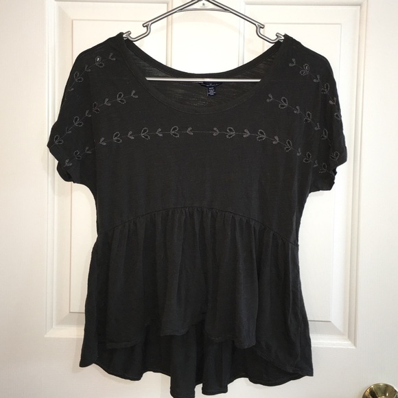 Really cute AE gray flowy top!!💕💕