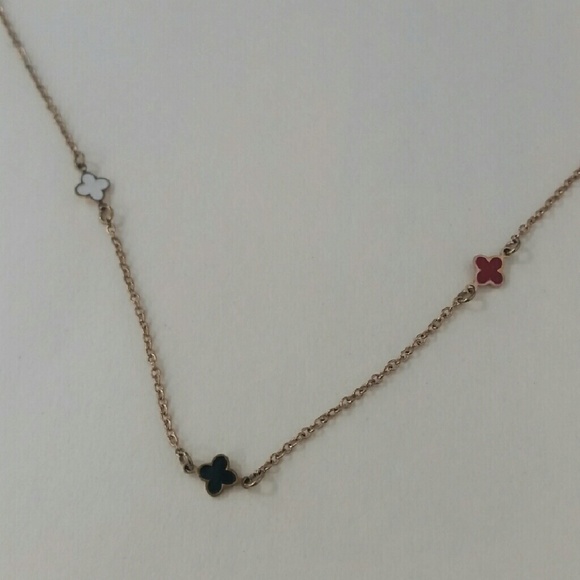 Clover necklace - Picture 2 of 2