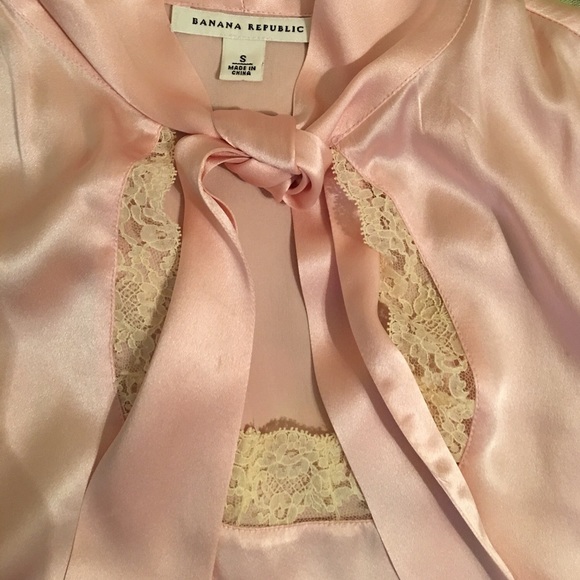 100% Silk, light pink elegant blouse w/ ivory lace - Picture 4 of 4
