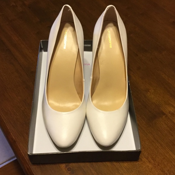 Liz Claiborne off white pumps