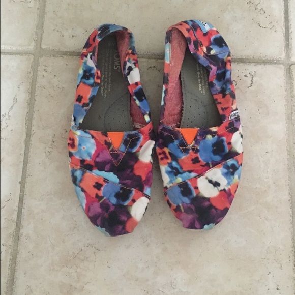 Womens toms