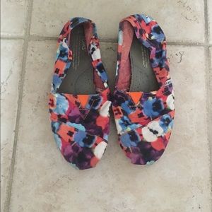 Womens toms