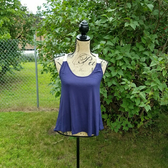 Crochet Trim High Low Tank - Picture 2 of 2